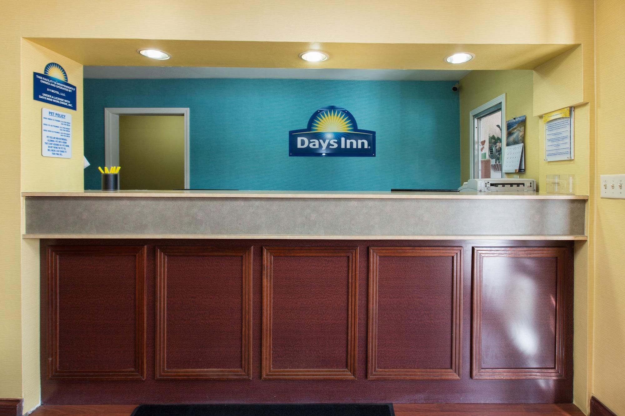 Days Inn By Wyndham Кууквил Екстериор снимка