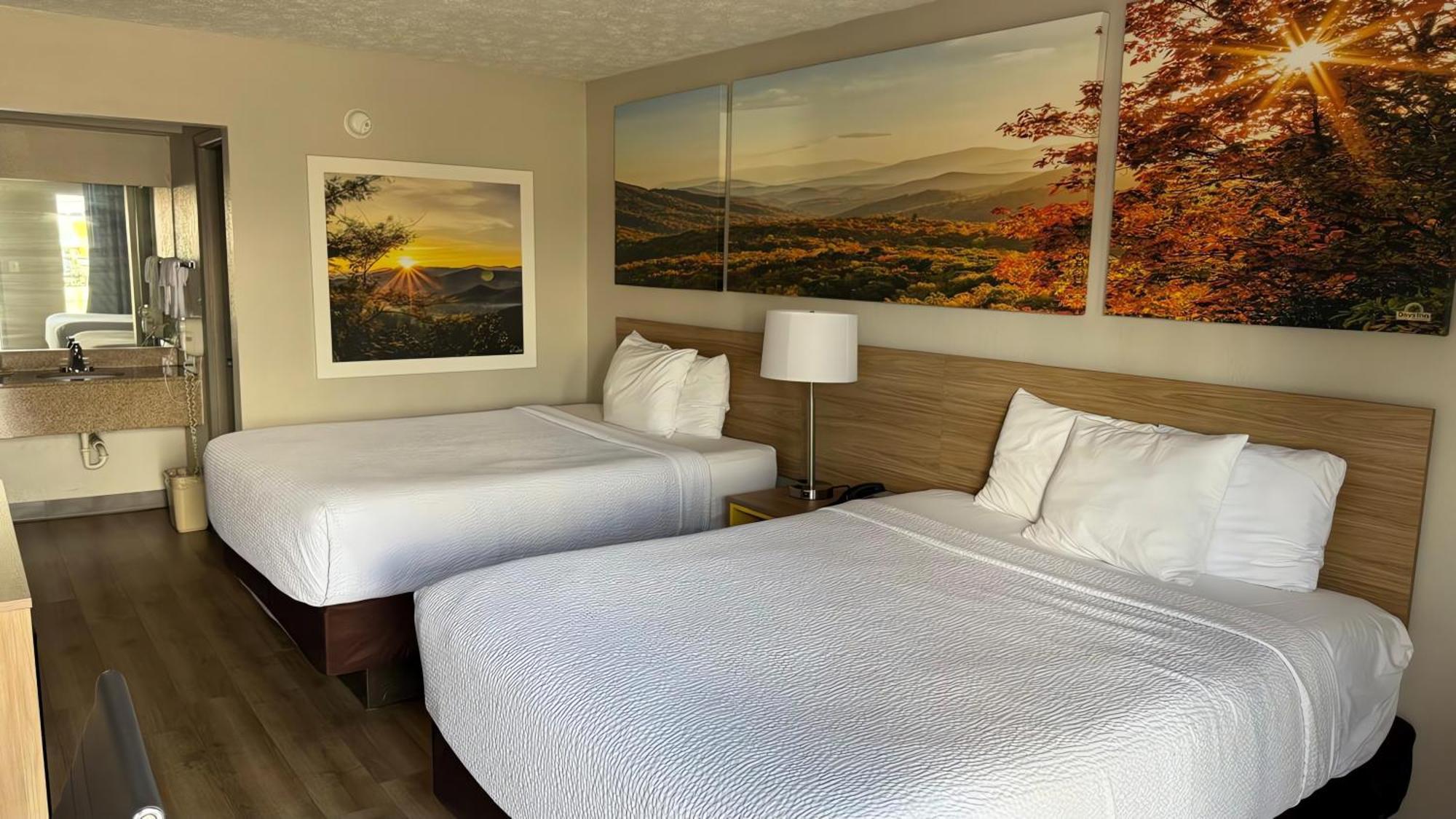 Days Inn By Wyndham Кууквил Екстериор снимка