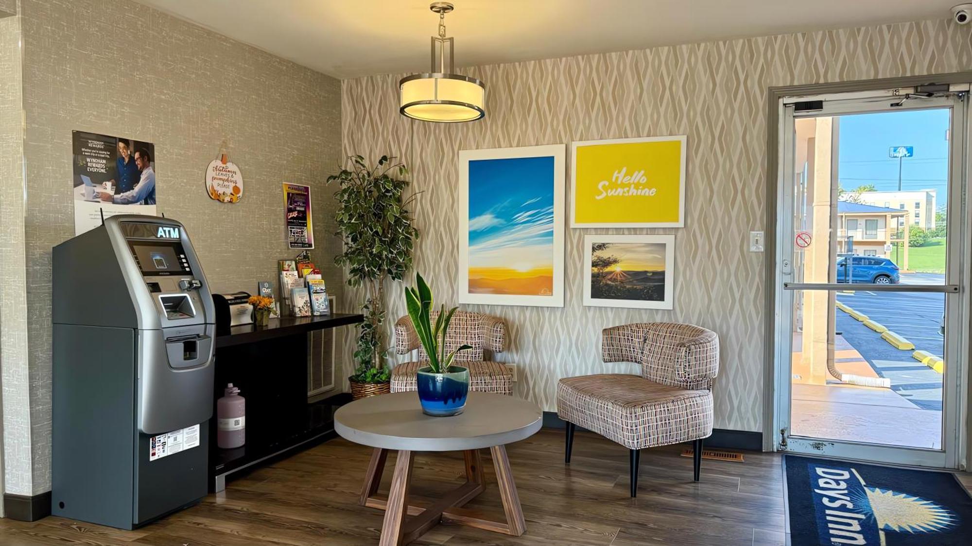 Days Inn By Wyndham Кууквил Екстериор снимка