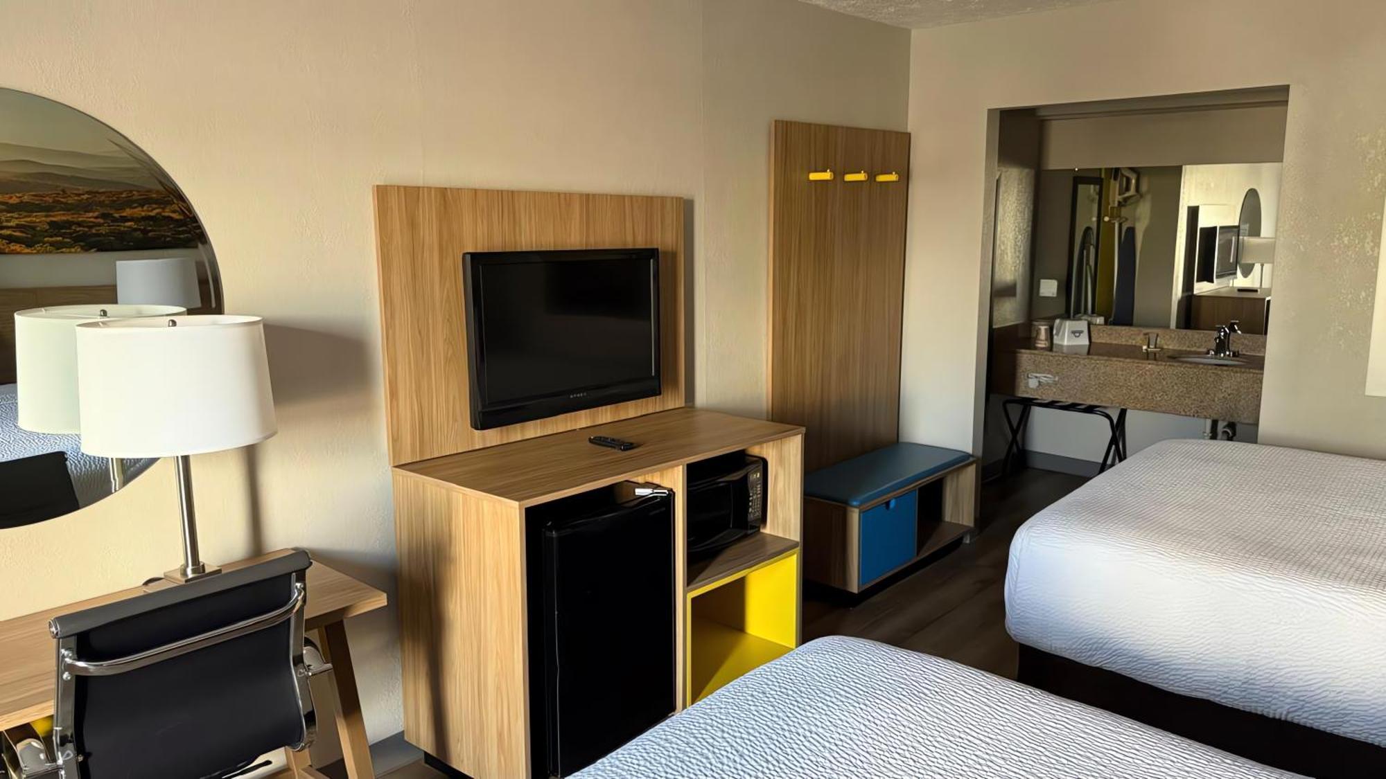 Days Inn By Wyndham Кууквил Екстериор снимка