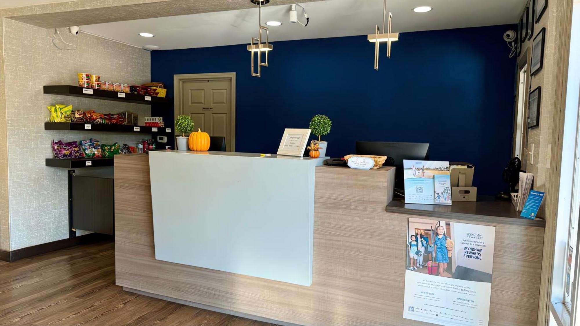 Days Inn By Wyndham Кууквил Екстериор снимка